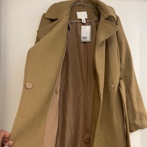 Women polyester coat. It looks like wool. Very warm.